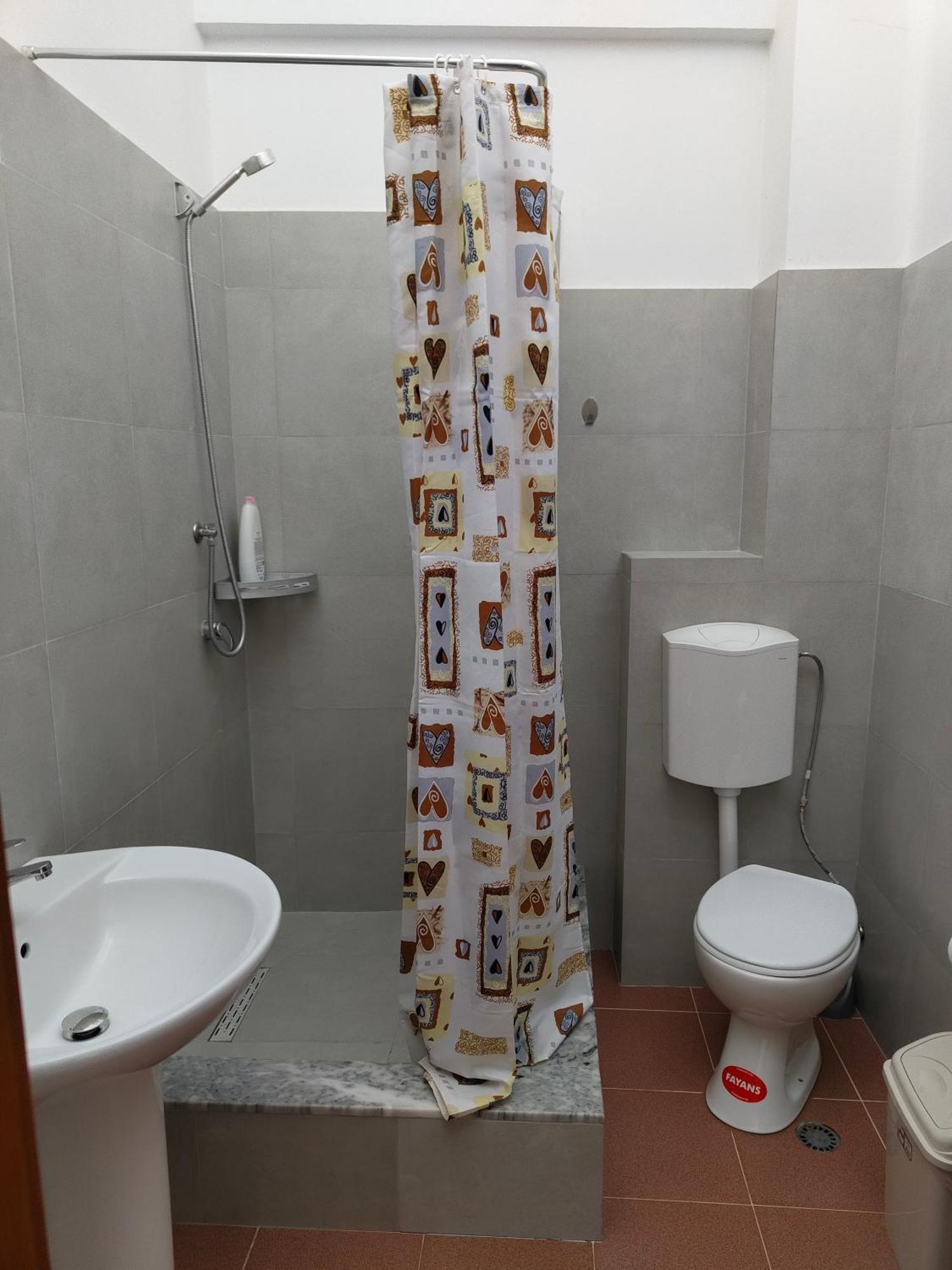 Tias Hostel Szkodra Zewnętrze zdjęcie